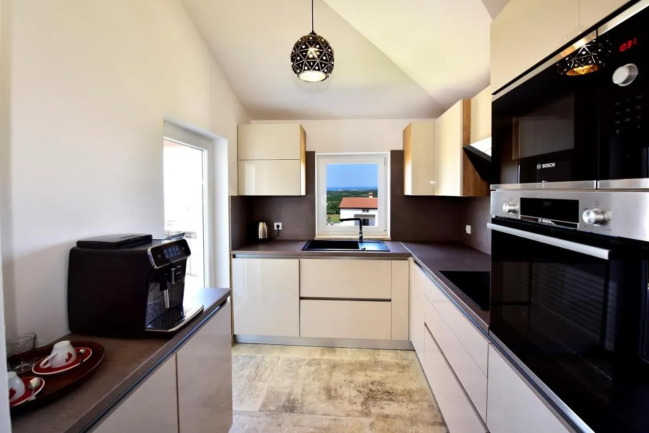 Deluxe Sea-View Apartment In Tar Тар 0*,
