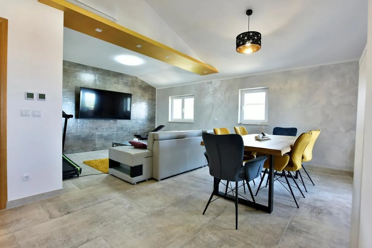 Deluxe Sea-View Apartment In Tar Тар