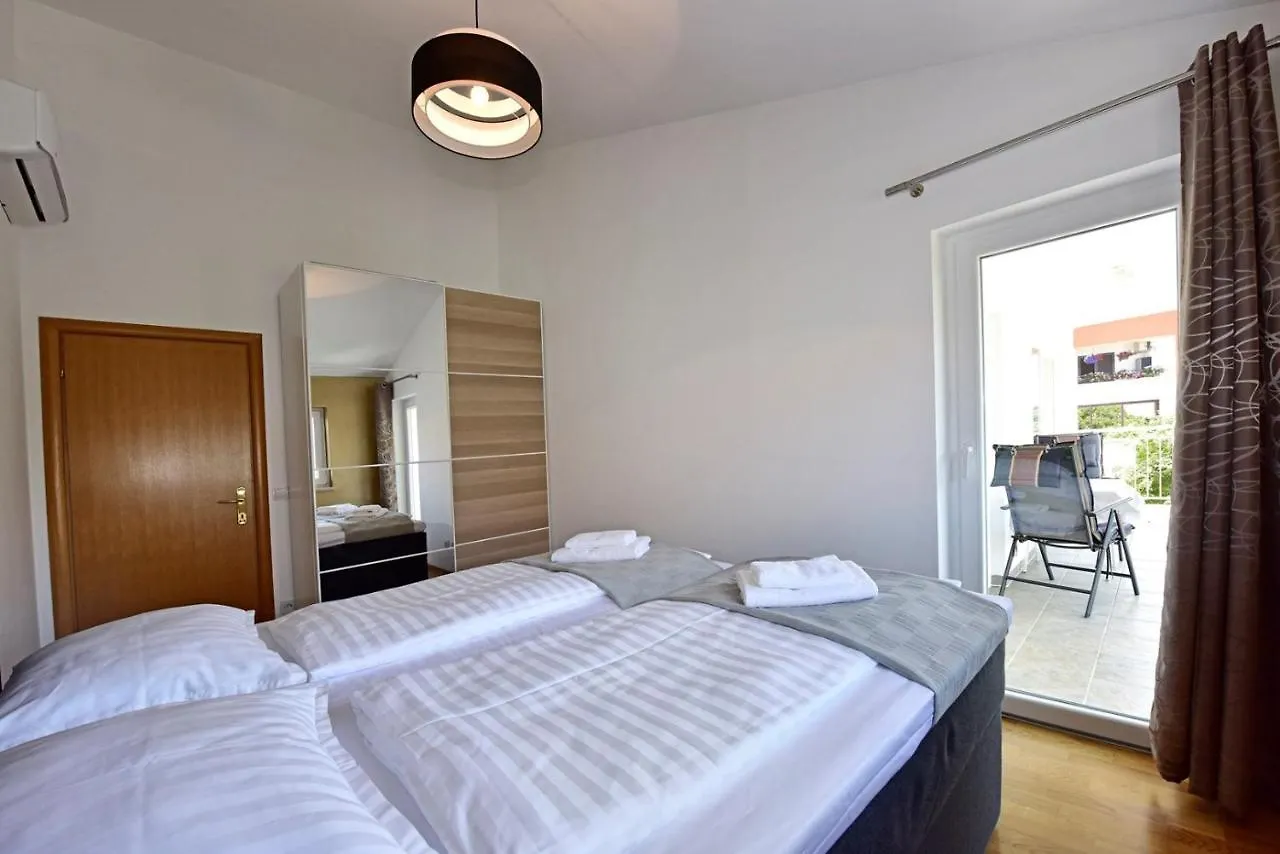Deluxe Sea-View Apartment In Tar Тар